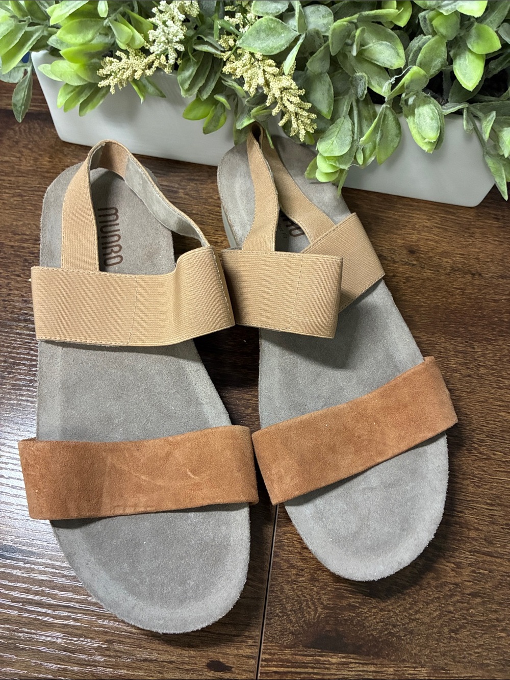 Munro Casual Tan Suede & Elastic Strap Sandals